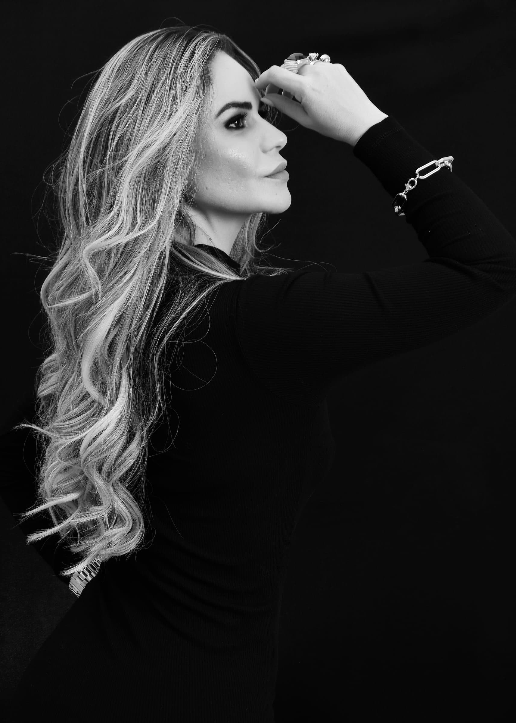 Dra. Fernanda Sguizardi — perfil lateral elegante
